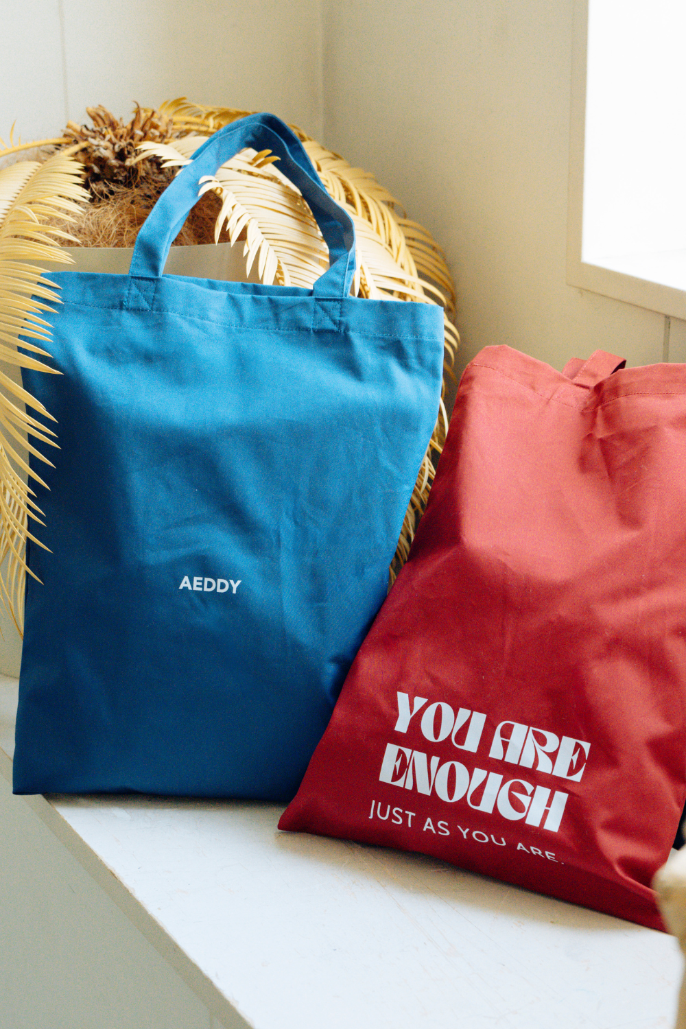 Message logo tote bag