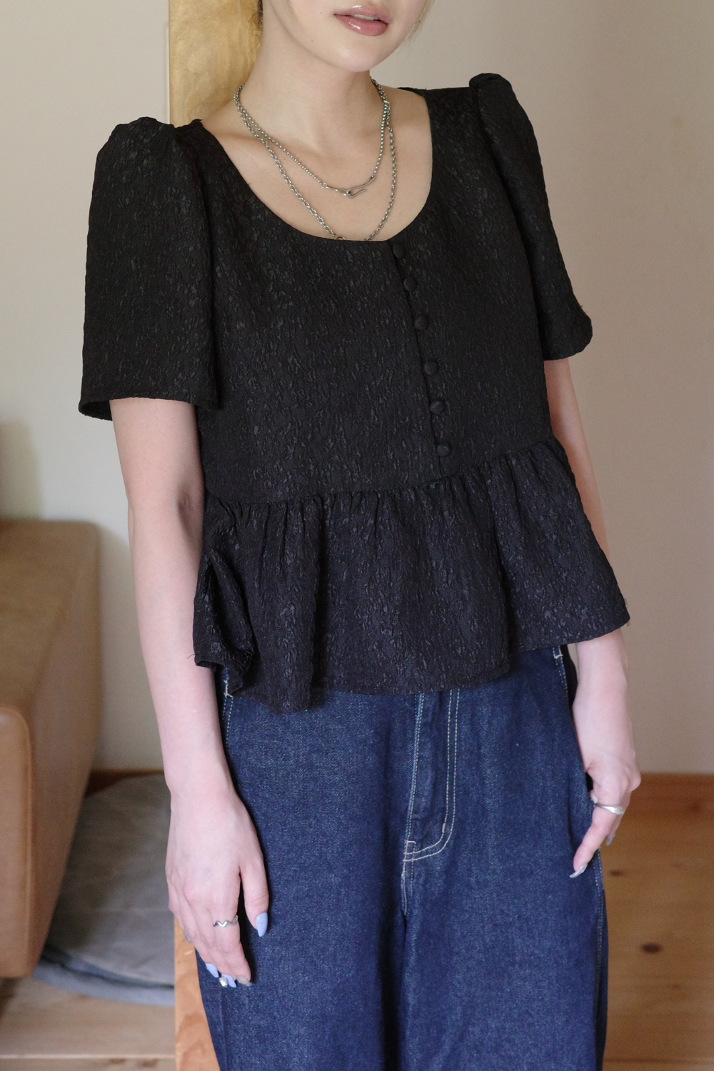 【Black】Flower Jacquard Peplum Top