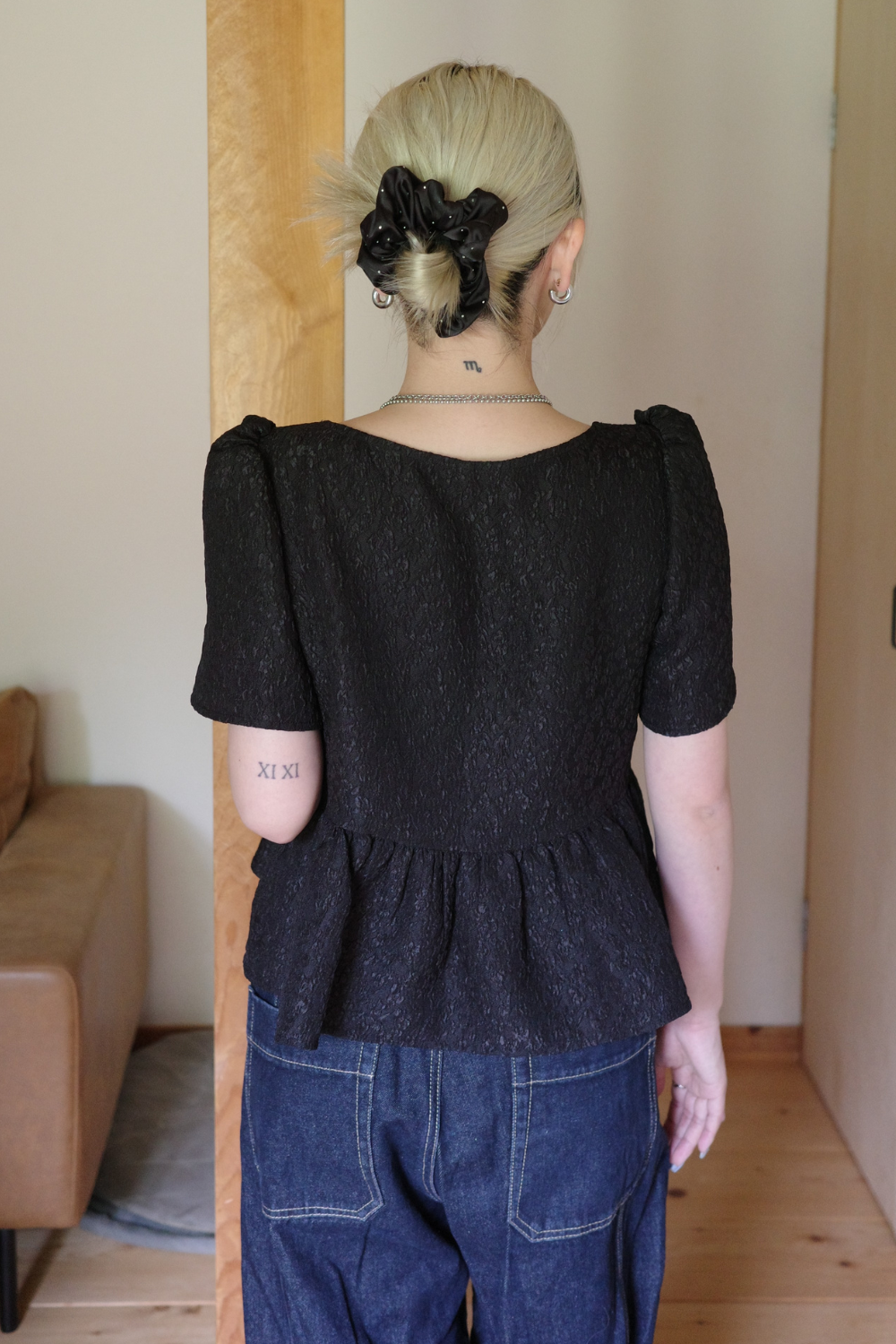 【Black】Flower Jacquard Peplum Top