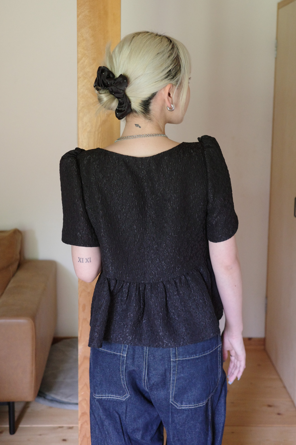 【Black】Flower Jacquard Peplum Top