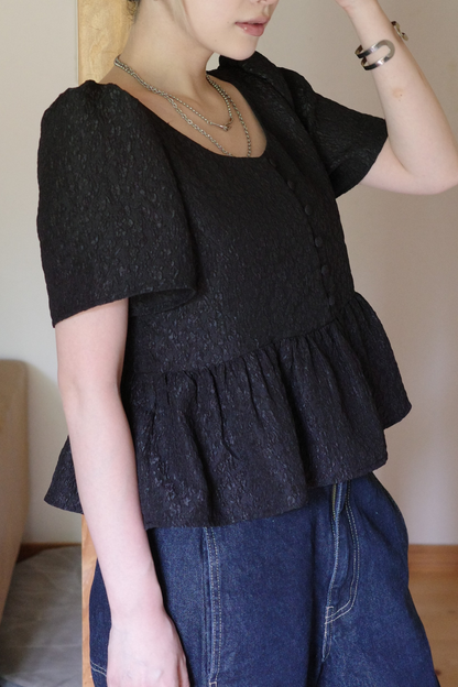 【Black】Flower Jacquard Peplum Top