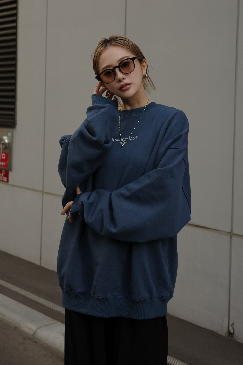 【BLUE】Logo embroidery unisex trainer